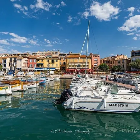Le Plein Sud Vue Mer Et Cap Canaille فيلة